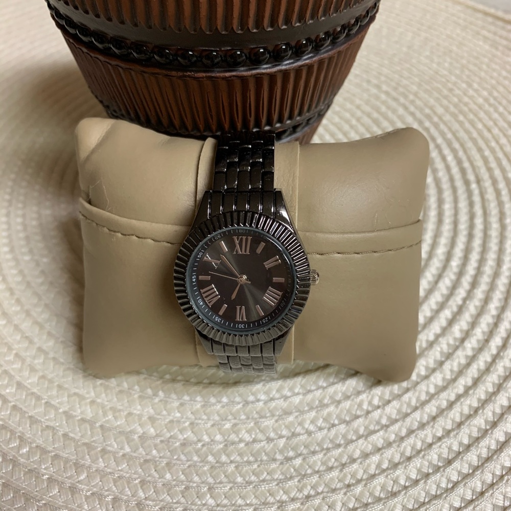 Stainless steel back water resistant watch
